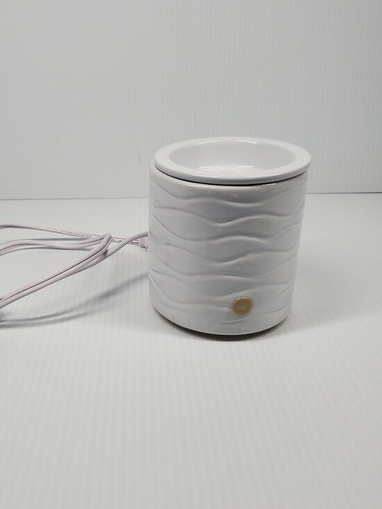 Intertek Other - Intertek White with Textured Waves Candle/ Wax Warmer Electric #4008170